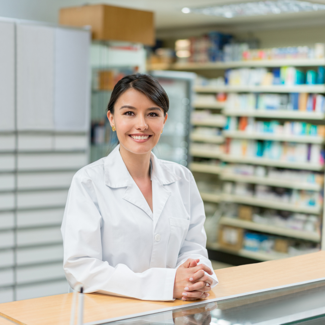 Apothekerin berät zu Immunpräparaten